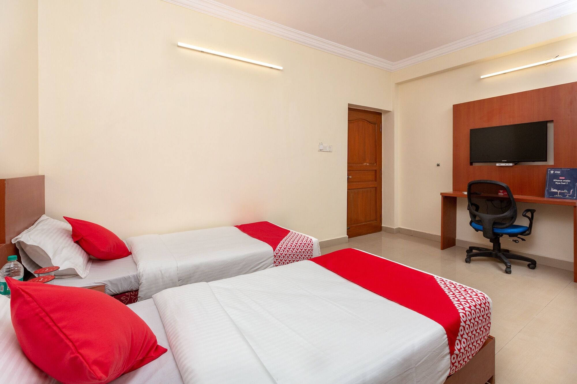 Oyo 22105 Hotel Half Moon Inn Madras Buitenkant foto
