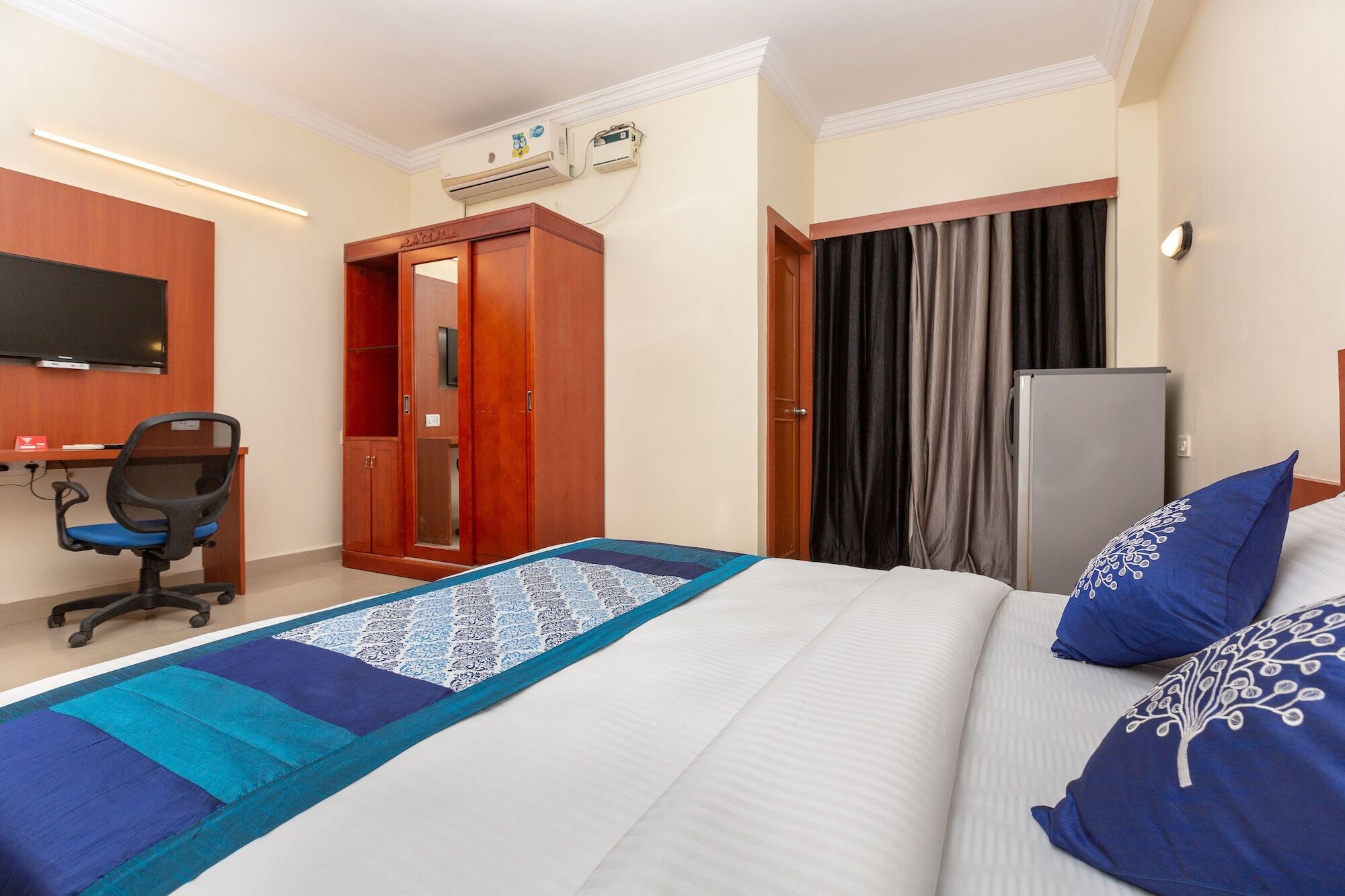 Oyo 22105 Hotel Half Moon Inn Madras Buitenkant foto