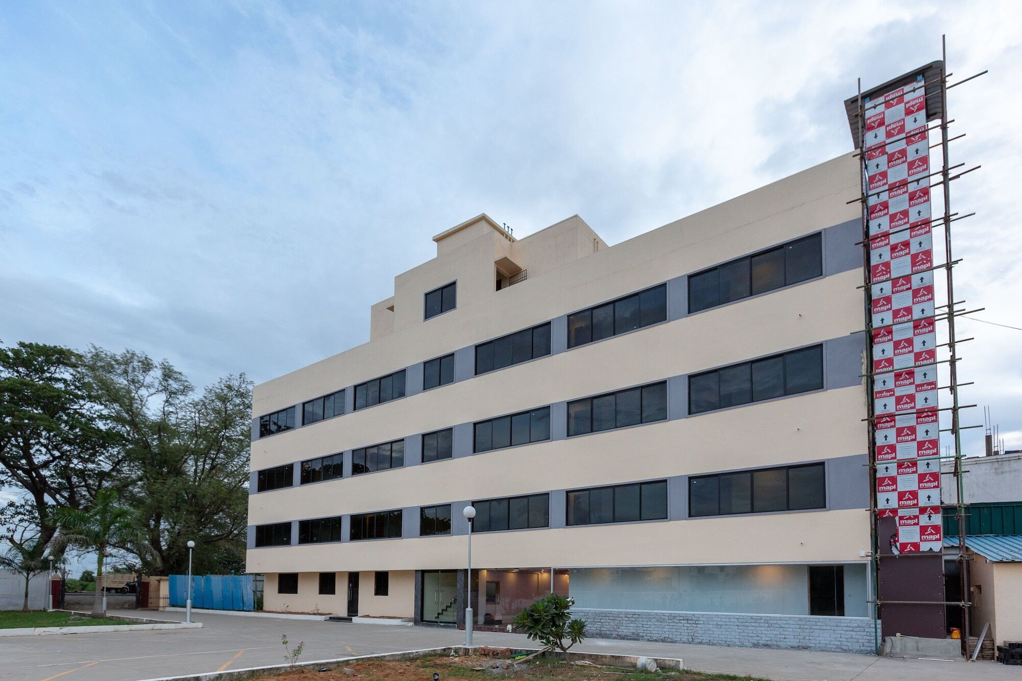 Oyo 22105 Hotel Half Moon Inn Madras Buitenkant foto